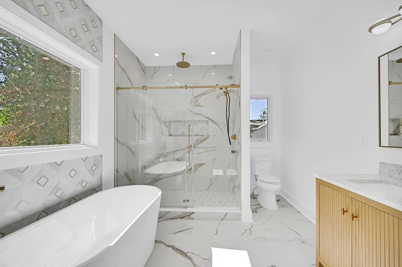 27 Mounthaven Dr Livingston NJ bathroom photo 19